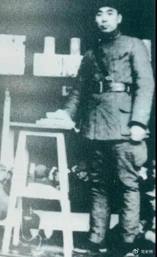 1939年3月10日,周恩来为新四军排以上干部作题为《目前形势与新四军任务》的报告。