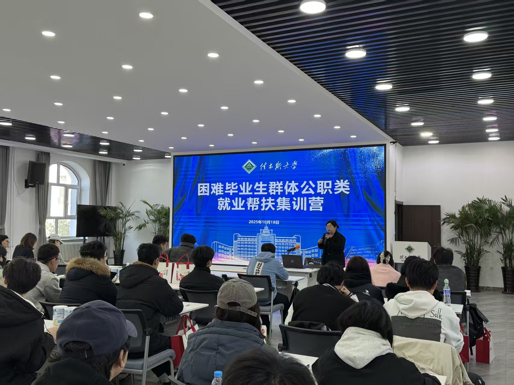 1760786939838063.jpg 1760786939838063.jpg